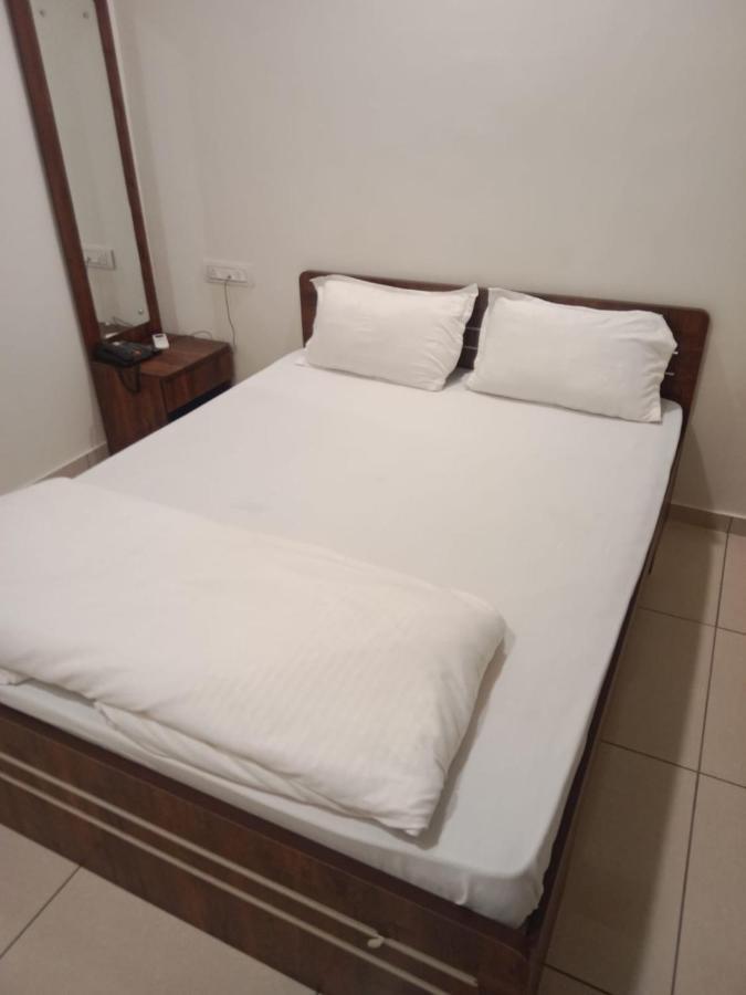 Hotel Shreeji'S Gandhinagar Exterior foto